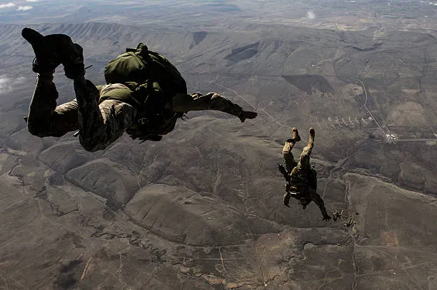 u-s-army-soldiers-conduct-a-halo-jump-over-washington